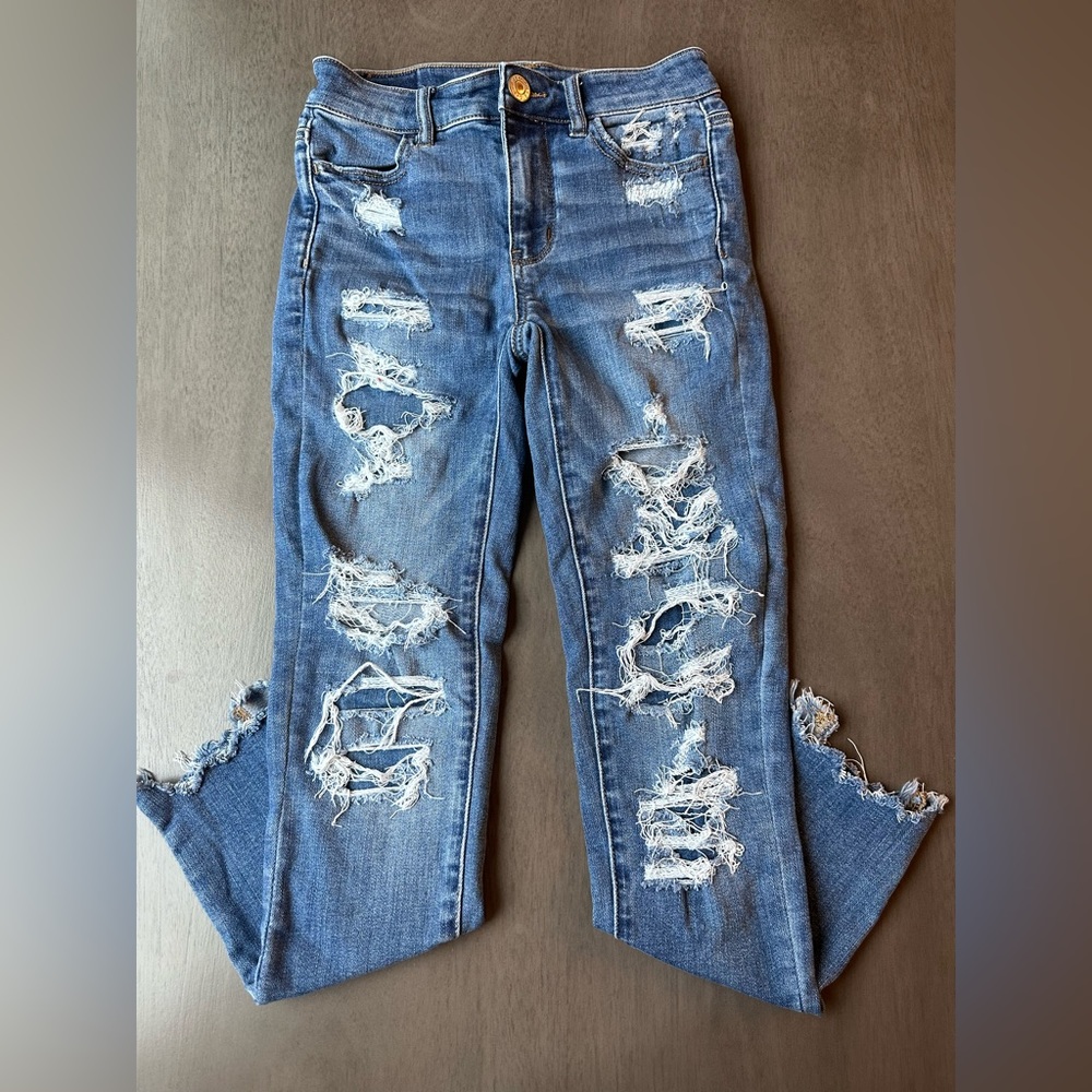 American Eagle High rise Jegging cropped distressed stretch
